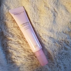 SALE! HP🌈 Wander Glow Ahead Illuminating Oil